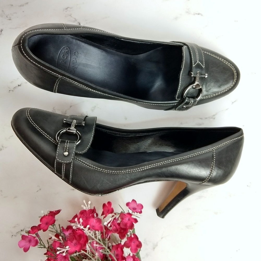CIRCA Joan & David Black Leather Loafer Heels 8